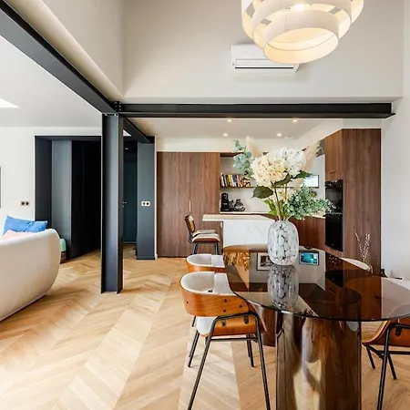 Villa Bright Architectural House, And Center Within Walking Distance *